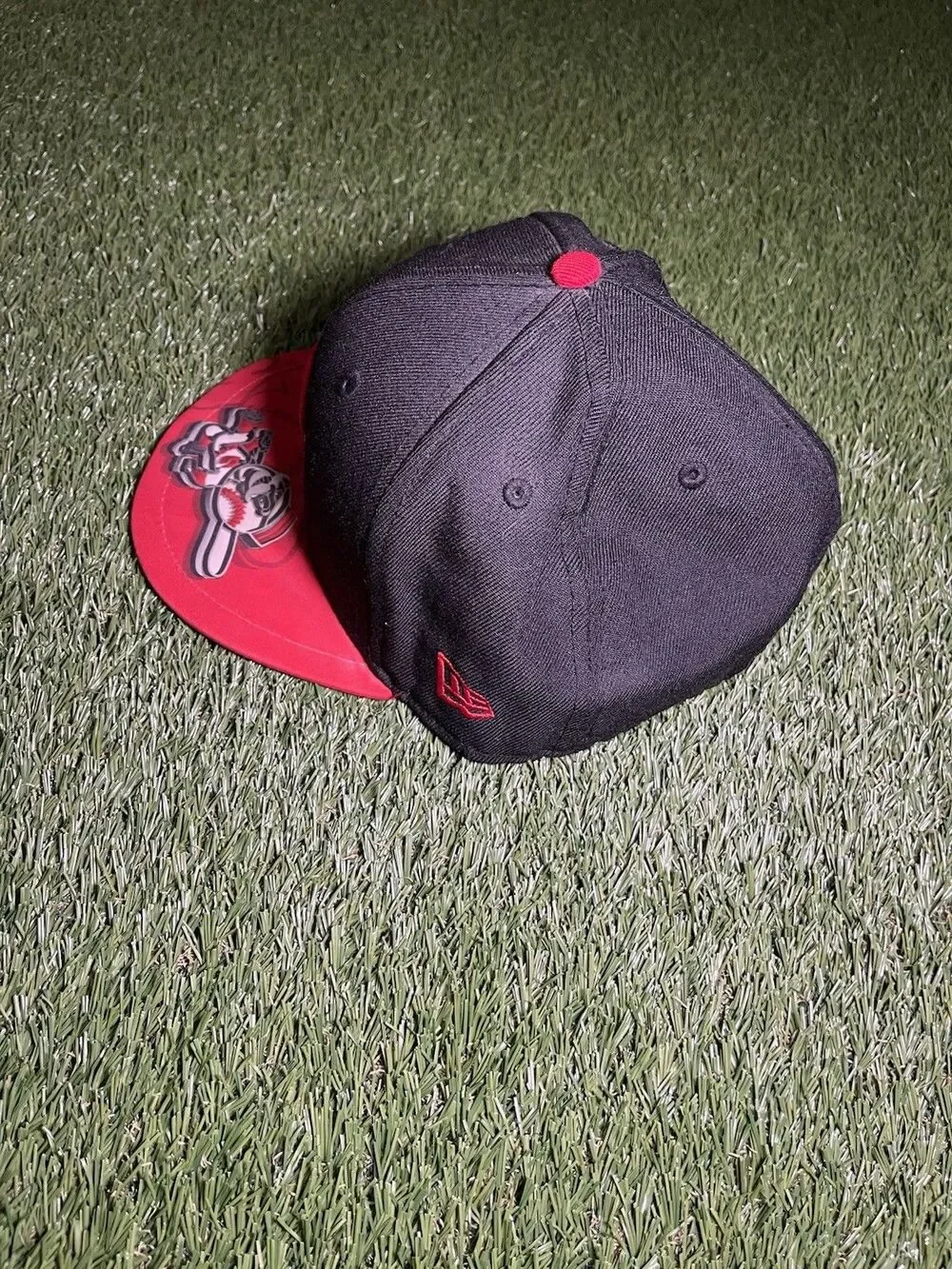 New Era Cincinnati Reds Black/Red Hat MLB Officially Licensed Size 7 3/8